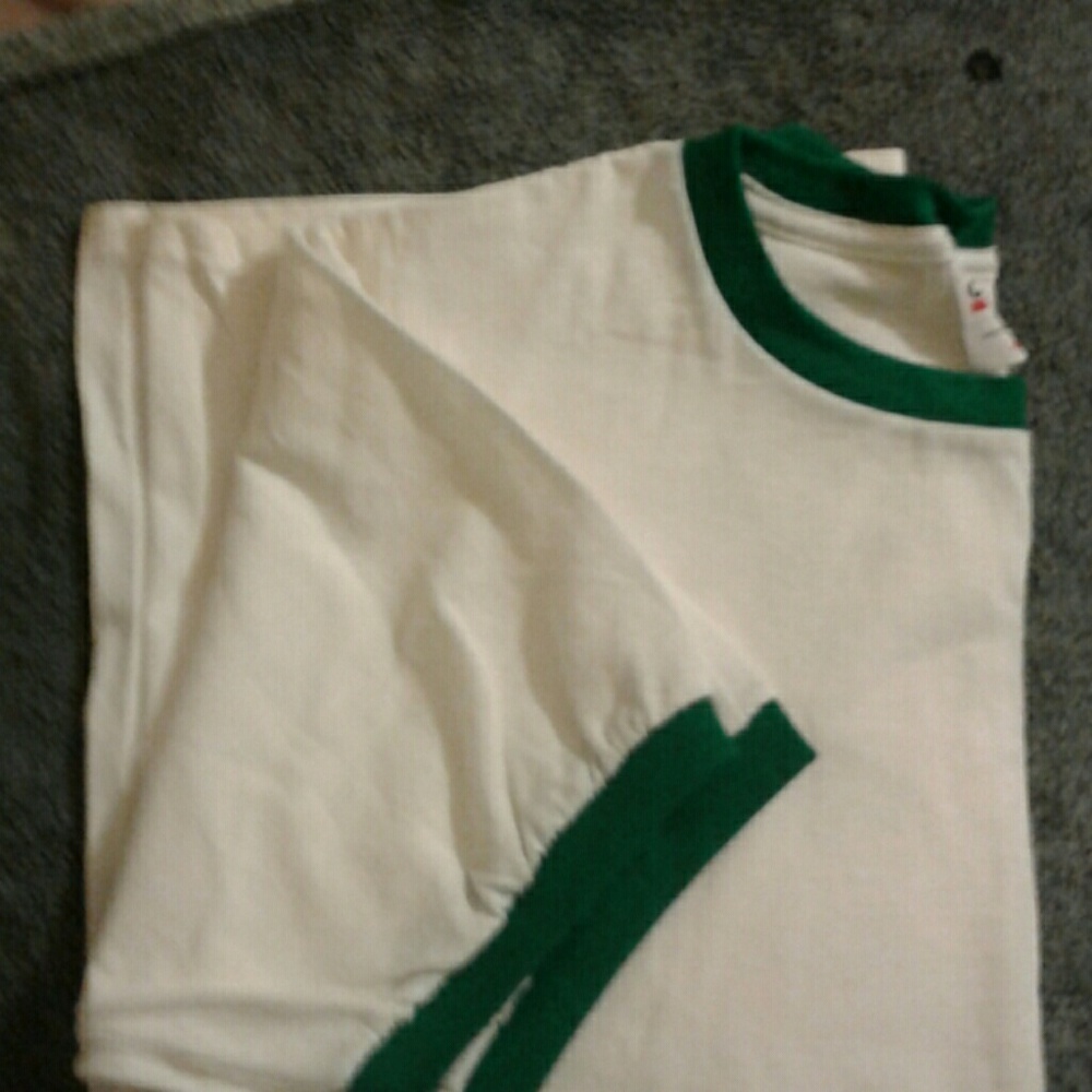 NWOT Green trim T shirt